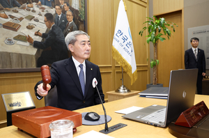 치솟는 물가·부채에 6:1로 인상결정… 영끌·빚투족 ‘이자폭탄’