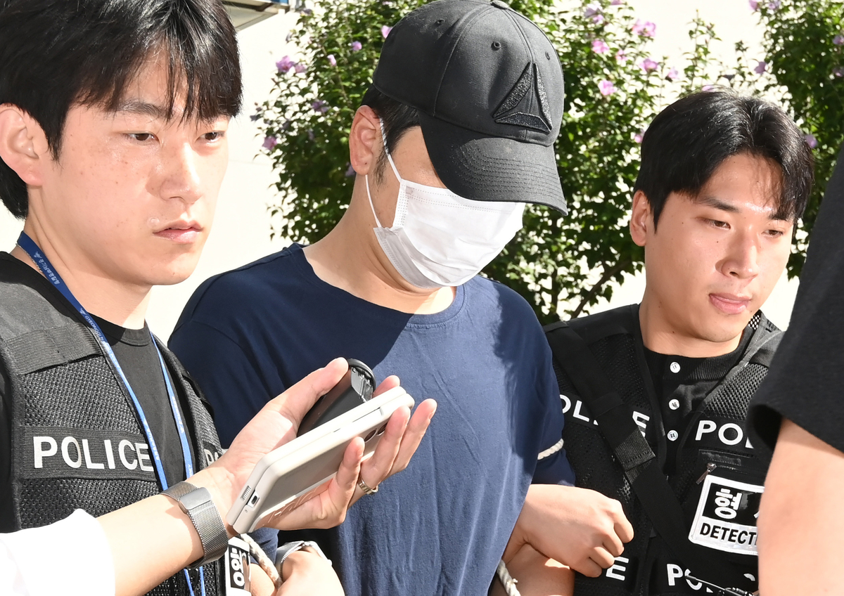 자녀 앞 아내 살해 30대 공무원, 신상공개 안한다…“2차피해 우려”