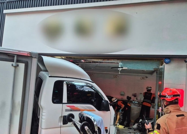 광주 귀금속 가게 1t 화물트럭 갑자기 돌진…무슨 일
