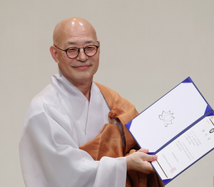 조계종 총무원장 연임 진우 스님 “새 도약 이룰 것”