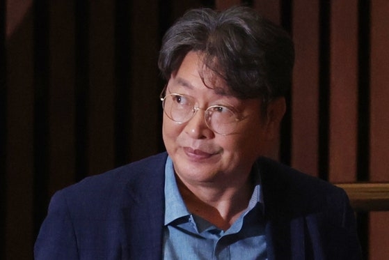 [속보]‘보좌관 휴대폰으로 주식투자 의혹’ 이춘석 의원, 법정행