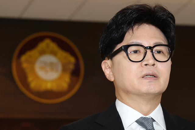 한동훈, 최재성 겨냥 “용산역서 우연히 만나 나올 대화냐”