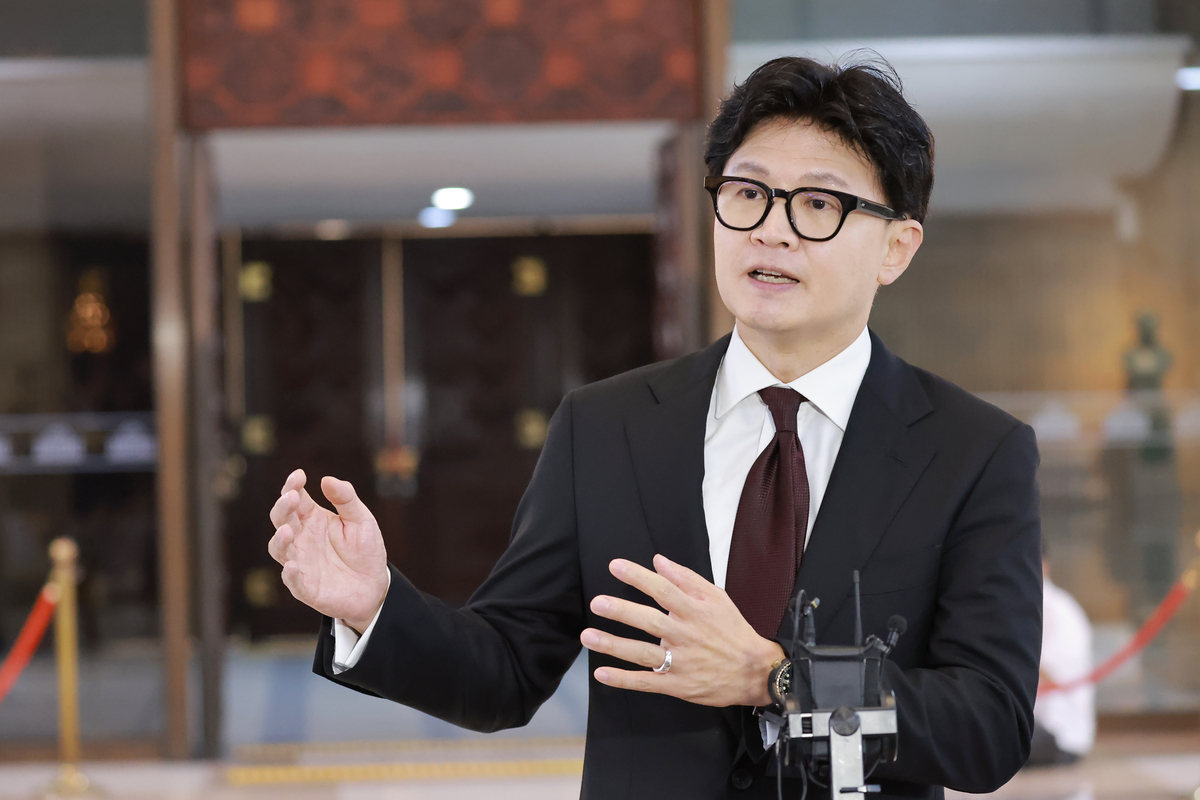한동훈 “김승원 답하라, 브로커 양씨 집서 단둘이 사진찍었나”