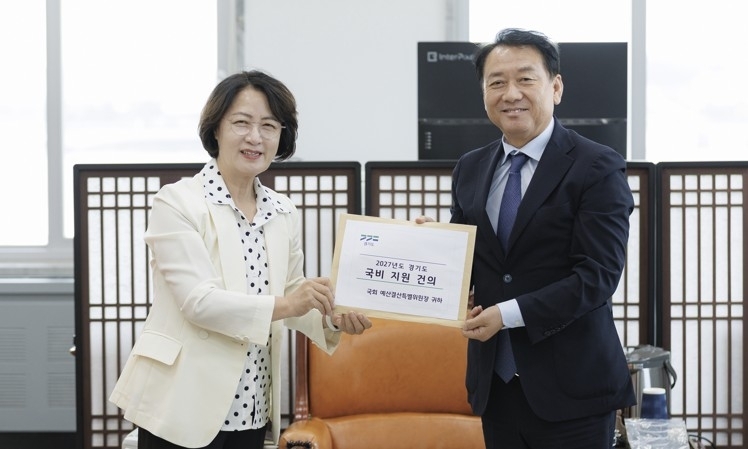 “사정 좀 봐주세요” 재정난 타개 위해 국회에 간 추미애