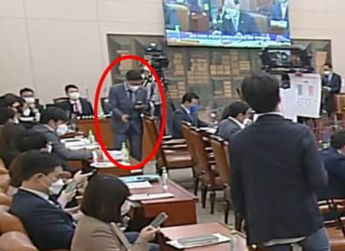 “김승원, 국감 중 자리 떠 청탁영업…의원 자격도 없어” 안철수 일침