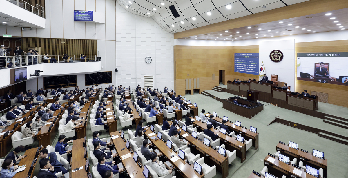 서울시 청년 AI 예산 전액 삭감한 민주당, 당일엔 ‘AI’ 토론회