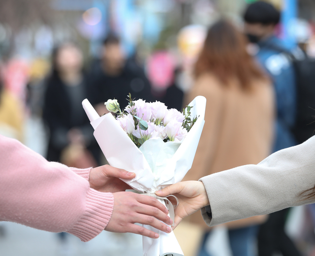[이슈]男 데이트 평균비용 14만원…여성은 고작