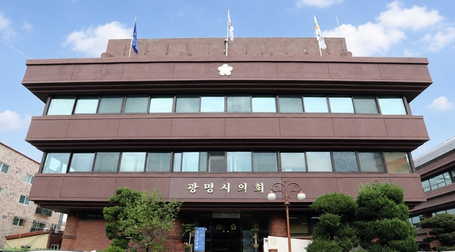 “남자로서 꿍꿍이” 모텔 사진 찍힌 유부남 광명시의원 해명