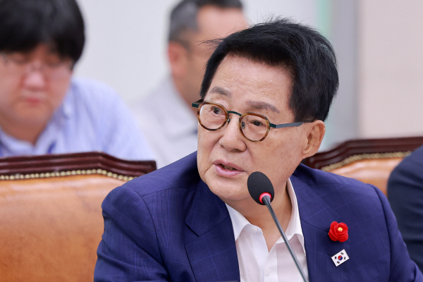 [속보]박지원 “호미로 막을걸 불도저로 막아...靑 인사 라인 책임”