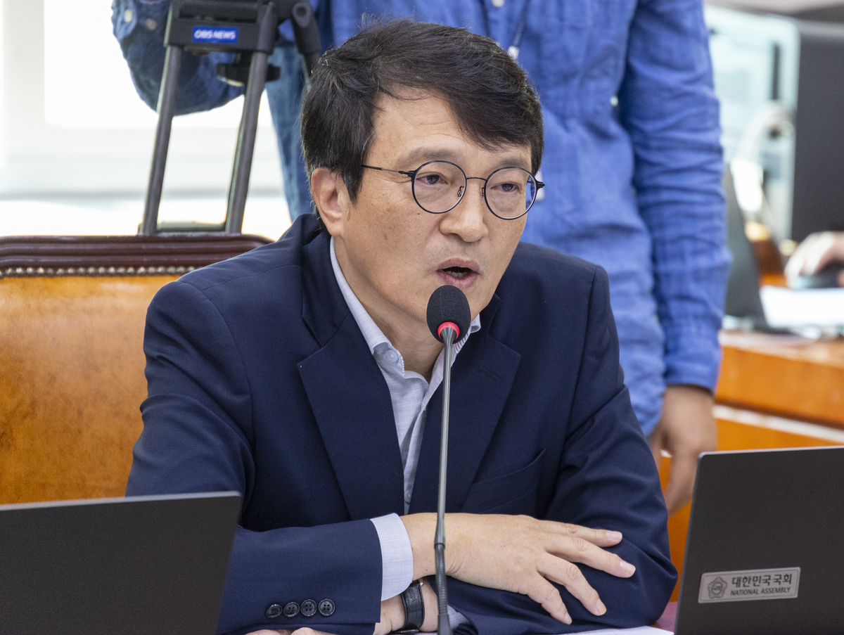 “이슬만 먹고 사는 분 고를 수 없다” 김승원 엄호 나선 김의겸