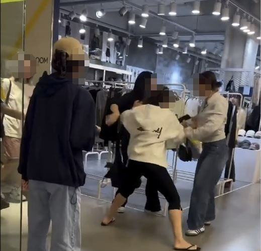 “전 세계가 중국인 싫어해” 홍대 쇼핑몰서 난투 벌인 이유