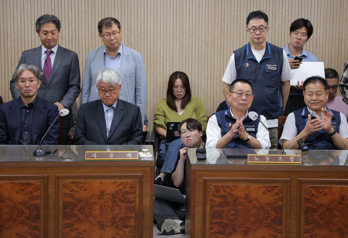 [속보]서울 버스 오늘 파업 철회…노사 임금 3.2% 인상 합의