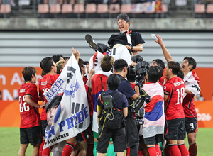 [속보]“군대 안간다고 자랑하는 국대 축구팀…발목 잃은 군인은 바보냐” 안철수의 말
