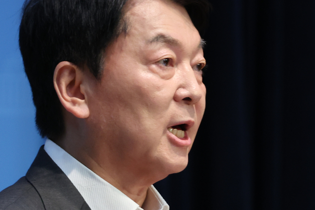 안철수 “이재명 엑스에 ‘북(北)’ 한글자 없어…굴종 광대극”