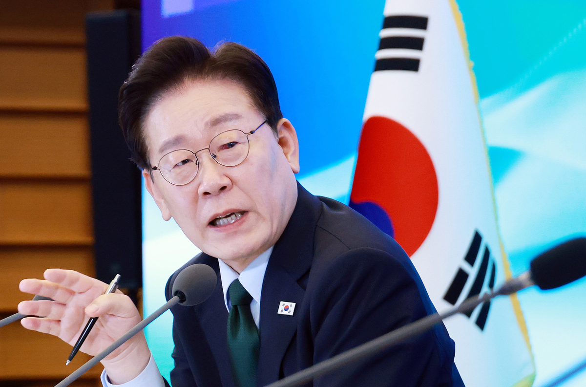李대통령 “비난해도 SNS 계속…소통 조롱당한 盧 떠올라”