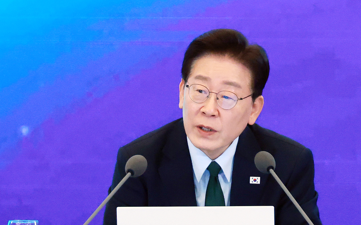 李대통령 “‘좌아하게’ 주장하고 설득하는 게 이기는 길”