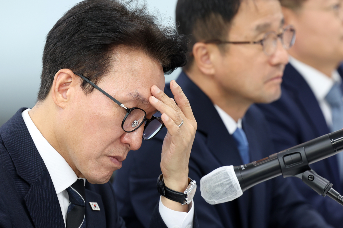 ‘지지율 10%P 상승’ 공약했는데 최저치…김민석, 메시지 줄이고 현장 행보 늘리나