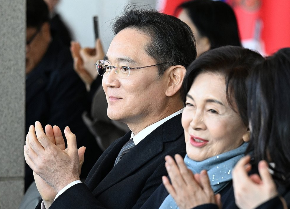 [속보]홍라희 관장, 아들 이재용 회장에 삼성전자 주식 2.6조 증여