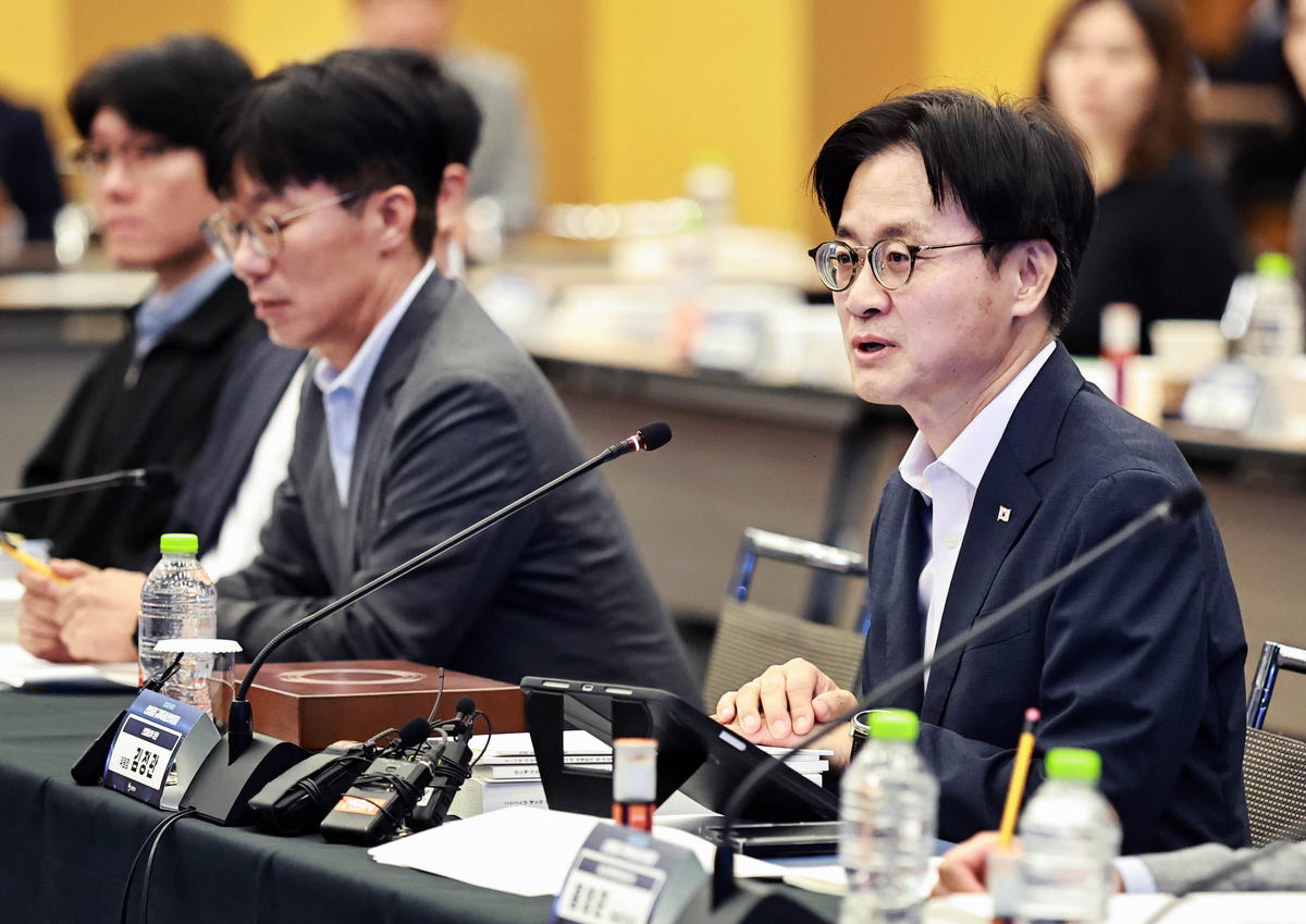 "기술 발전에 맞춰 선제적 규제 해소"... M.AX 확산 걸림돌 치운다 - 뉴스 썸네일 이미지