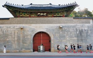 가을 속으로… ‘경복궁 돌담길’ 2.74㎞ 완주[도시풍경]