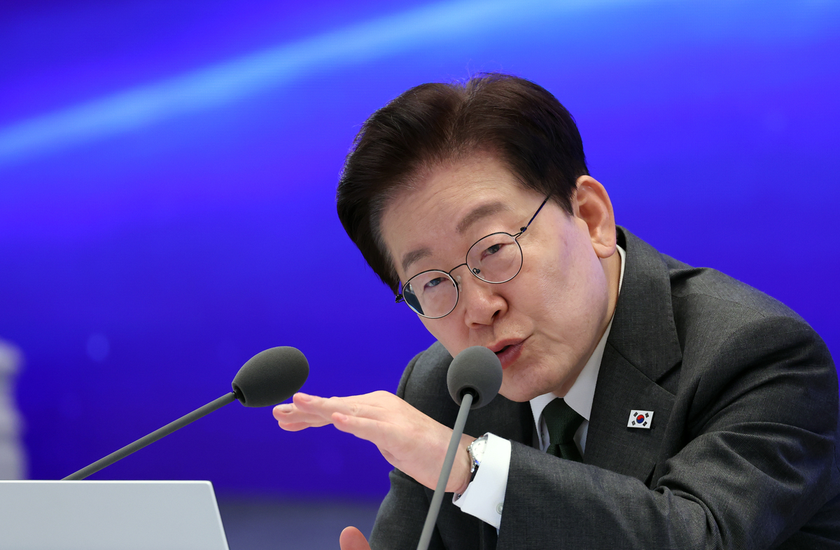 李대통령 “공개 국무회의가 국무위원들 말막기 위한 것?”’…“허위 사실”