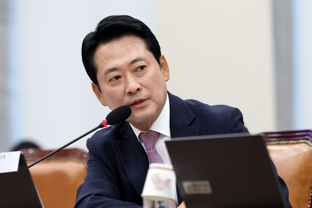 장동혁 “국무회의 생중계 계속하라…덕분에 李대통령 진짜 얼굴 봐”