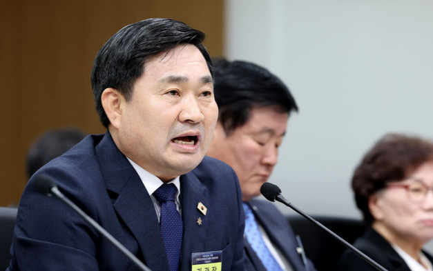 빵집서 하루 800만원, 와인바서 2천만원…강원랜드 직원들의 황당한 법카 파티