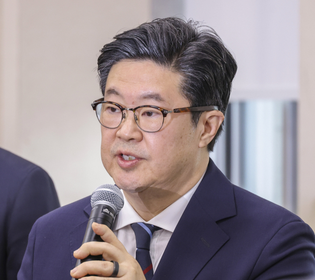 "국회 무시하는 행태"...국감 불출석 김병주 MBK 회장에 여야 '직격탄... - 뉴스 썸네일 이미지