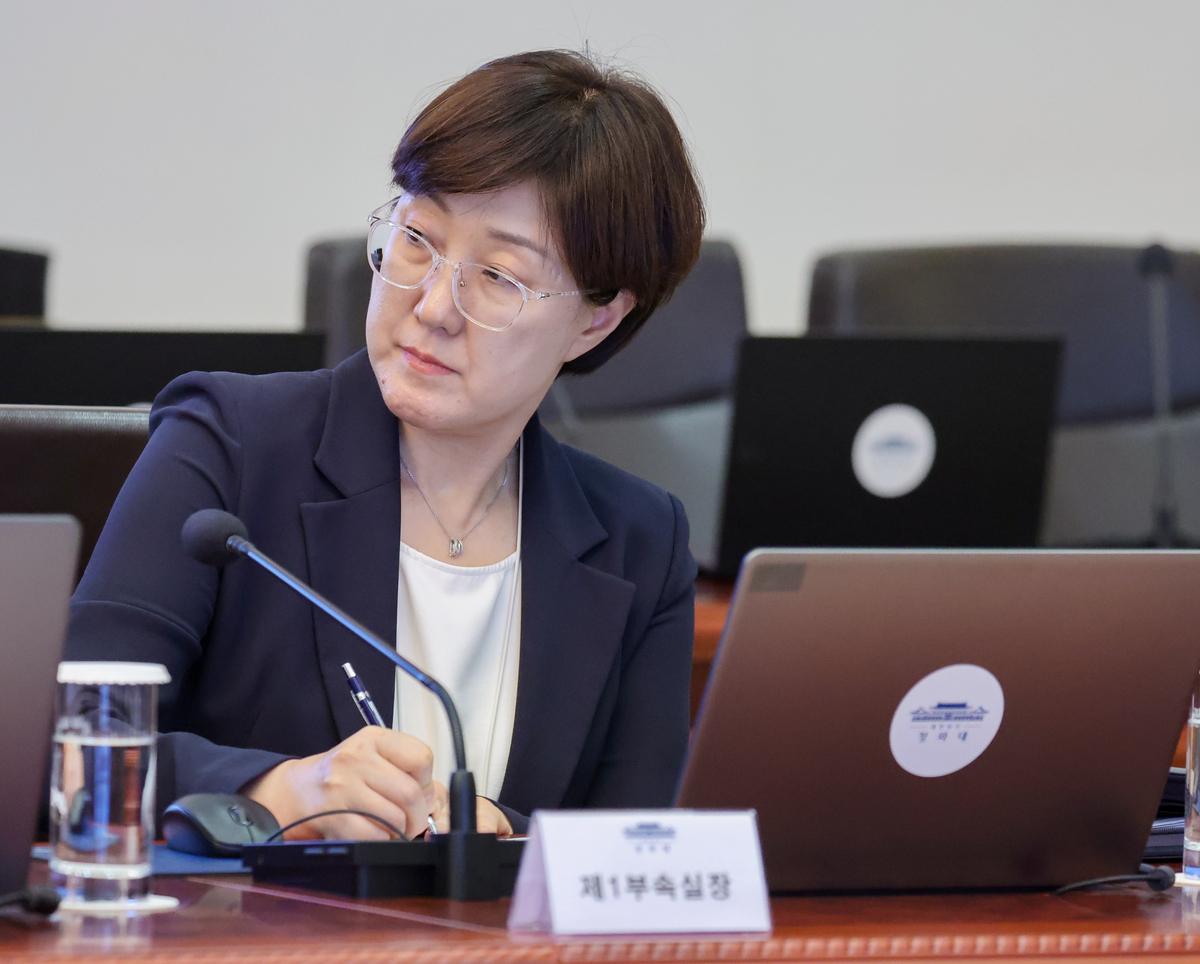 "5명 중 3명이 요직으로?"…야당, 김현지 실장 인사 개입 의혹 맹공