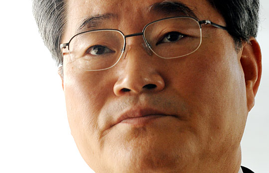 노무현 전 대통령에 대한 수사과정에서 ‘주임검사’를 자처했던 임채진 검찰총장. 그는 지난 5월23일 노 전 대통령의 서거라는 충격적인 사건을 대하면서 번민해오다 결국 3일 사직서를 제출했다.