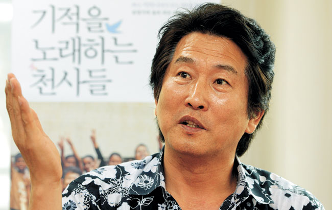 <사랑 그리고 희망 - 2012 대한민국 리포트>“먹을 것도 없는 아이들에 노래 가르쳐… 멍했던 눈에 빛 찾아와”
