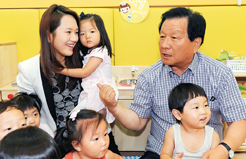 <서울 구청장, 민생 현장 속으로>국공립 어린이집 32곳 확충 ‘최고 보육區’