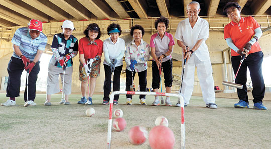 <서울아 운동하자>“364일 ‘게이트볼 데이트’… 팔순에도 건강한 이팔청춘”