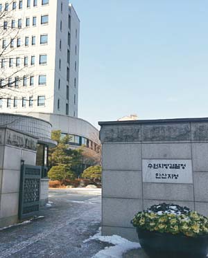 여성 연예인 성매매 의혹 사건을 수사 중인 경기 안산시 단원구 수원지검 안산지청 청사.