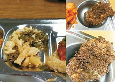 일명 ‘고래밥 멸치볶음’(왼쪽)과 ‘초코첵스 돈까스’. 출처 = 온라인 커뮤니티
