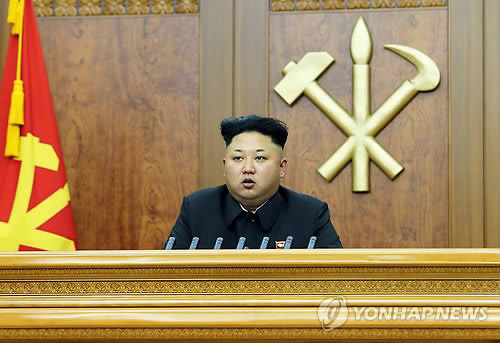 (서울=연합뉴스) 북한 김정은 국방위원회 제1위원장은 1일 집무실인 노동당 중앙위원회 청사에서 신년사를 육성으로 발표했다. 북한 노동당 기관지 노동신문은 김정은 신년사를 1면과 2면에 전문 게재했다.