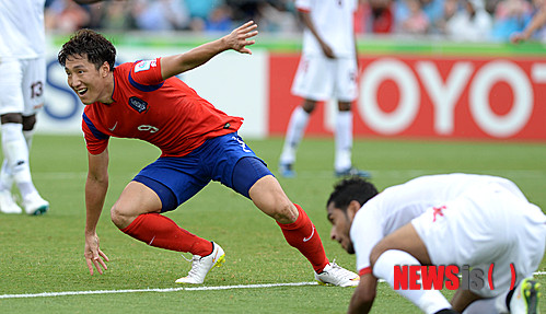 10일 오후(현지시각) 호주 캔버라 스타디움에서 열린 ‘2015 호주 아시안컵 A조 조별리그 1차전’ 대한민국과 오만의 경기에서 한국 조영철이 전반 첫 골을 넣고 기뻐하고 있다.