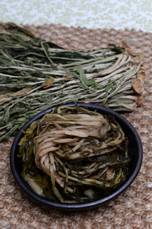 간 해독에 좋은 자몽과 북어, 시래기(위부터). 각종 비타민과 미네랄 등 성인병 예방에 좋은 성분도 풍부하게 함유하고 있다.  김호웅 기자 diverkim@