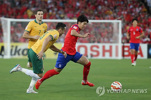 (시드니=연합뉴스) 31일 호주 시드니의 스타디움 오스트레일리아에서 열린 2015 AFC 아시안컵 결승전 대한민국 대 호주 경기. 손흥민이 드리블 돌파를 하고 있다.