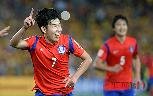 【시드니(호주)=뉴시스】31일(현지시각) 오후 호주 시드니 스타디움 오스트레일리아에서 열린 2015 호주 아시안컵 대한민국과 호주의 결승전 경기에서 한국 손흥민이 후반 골을 넣고 세리머니를 하고 있다.