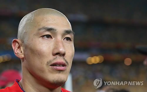 (시드니=연합뉴스) 31일 호주 시드니의 스타디움 오스트레일리아에서 열린 2015 AFC 아시안컵 결승전 대한민국 대 호주 경기. 개최국 호주에 1-2로 패해 아쉽게 준우승을 차지한 한국 대표팀의 차두리가 눈시울을 붉히고 있다.