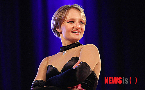 【서울=뉴시스】블라디미르 푸틴 대통령의 정적으로 가택 연금 중인 알렉세이 나발니가 지난달 29일 자신의 페이스북에 공개한 푸틴 대통령의 딸로 추정되는 여성의 사진. (사진출처: 델레그래프 인터넷판)