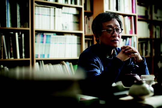 정민 교수는 백운동 별서 정원이 알려지지 않았기에 그만큼 원형 그대로 보존될 수 있었다며 인터뷰 내내 이 정원이 얼마나 아름답고 귀중한지 이야기했다.