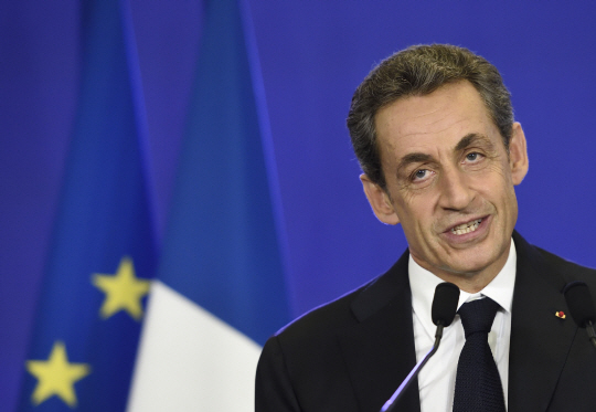 니콜라 사르코지 프랑스 대중운동연합(UMP) 당수가 29일 파리 당사에서 지방선거 2차투표 승리를 자축하는 연설을 하고 있다.  AFP연합뉴스