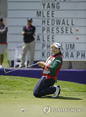 장하나가 18번홀에서 퍼트를 놓친 뒤 아쉬워하고 있다. (AP=연합뉴스)