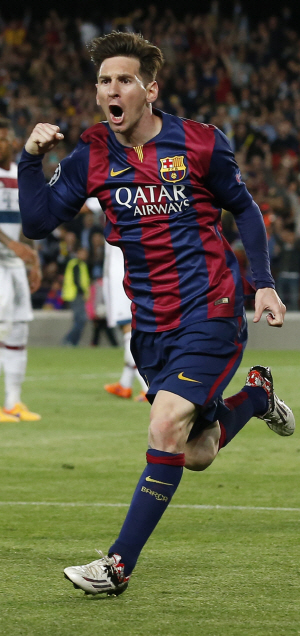 FC 바르셀로나의 리오넬 메시가 7일(한국시간) 스페인 바르셀로나 캄프누에서 열린 바이에른 뮌헨(독일)과의 2014∼2015 유럽축구연맹 챔피언스리그 4강 1차전에서 선제골을 넣은 후 환호하고 있다.  로이터연합뉴스