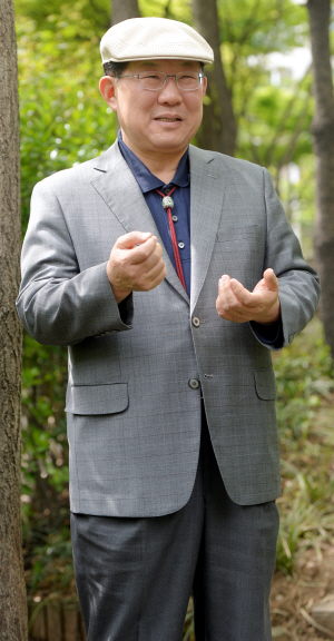 박병원 한국경영자총협회 회장은 지난 4월 28일 서울 마포구 백범로 경총 회관 앞에서 좋아하는 음식을 묻자 “소화가 잘되고 부담스럽지 않은 이탈리아 요리”라고 답했다. 그 역시 예상외의 답변이었다.  김낙중 기자 sanjoong@