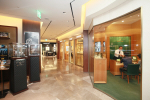 신세계그룹이 시내 면세점 후보지로 확정한 서울 중구 소공로 본점 명품관의 내부 모습.