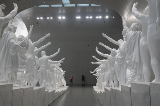 쉬전, ‘유럽천수고전조각’, 2014, 상하이 용미술관 1주년 특별전.