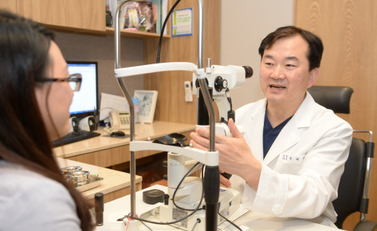 < Research & Doctor >고도난시 환자도 수술로 시력 교정… ‘수평절개術’이 비결